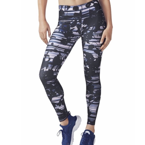 Fabletics Pants - NWOT Fabletics Powerhold 7/8 Salar Leggings